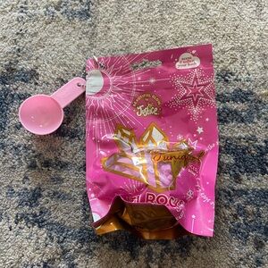 Beautiful glow by justice bath rocks 3oz iced berry